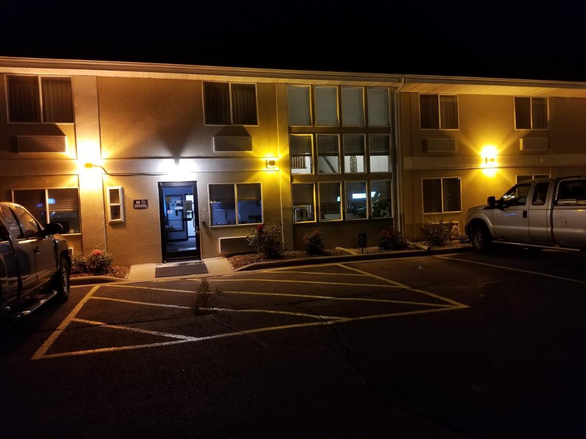 Bilmar Inn & Suites Dell Rapids Экстерьер фото