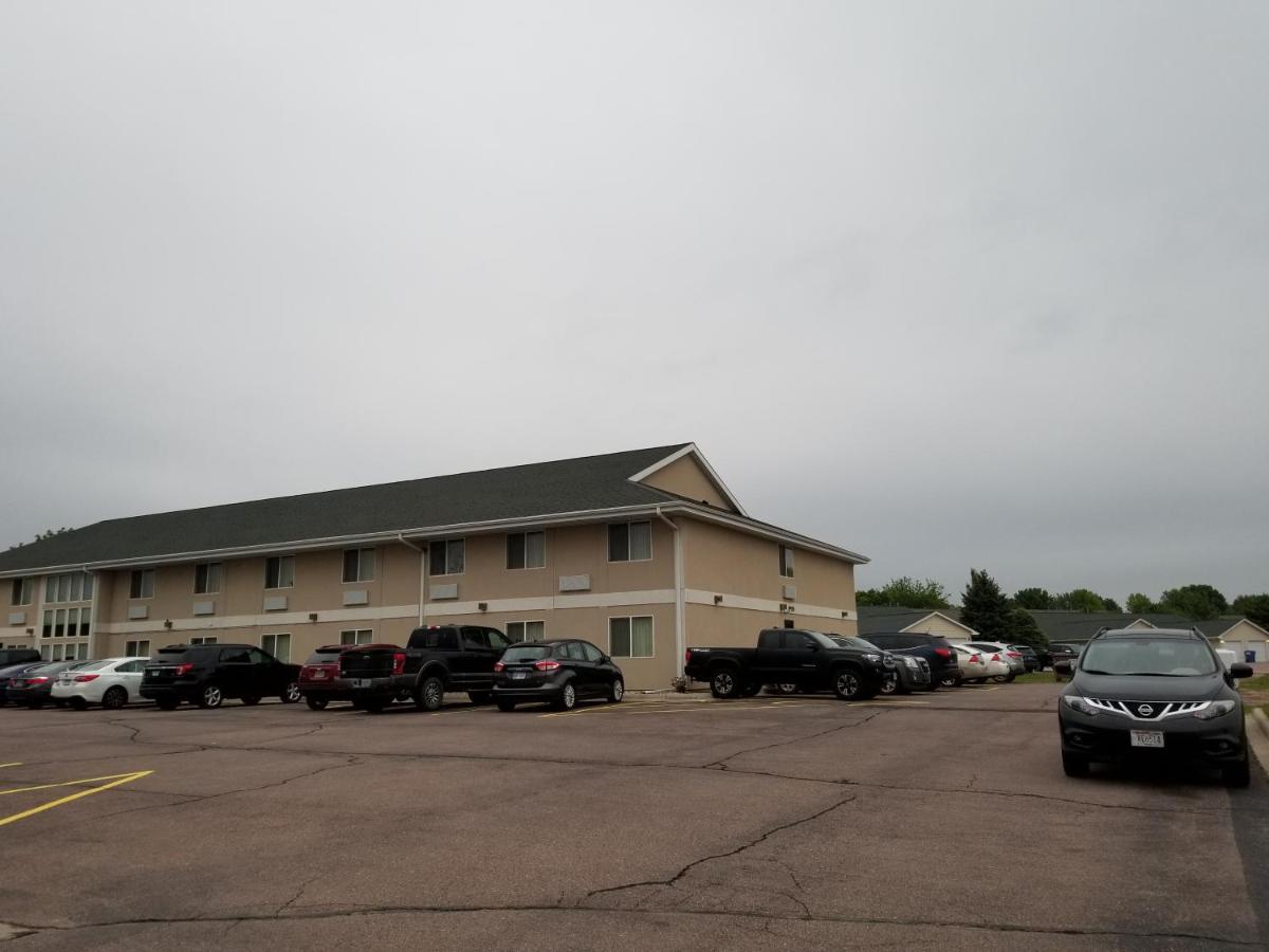 Bilmar Inn & Suites Dell Rapids Экстерьер фото