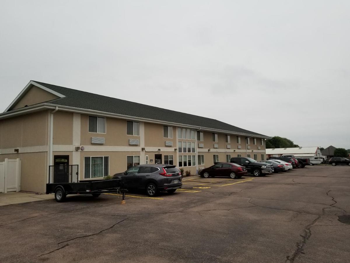 Bilmar Inn & Suites Dell Rapids Экстерьер фото
